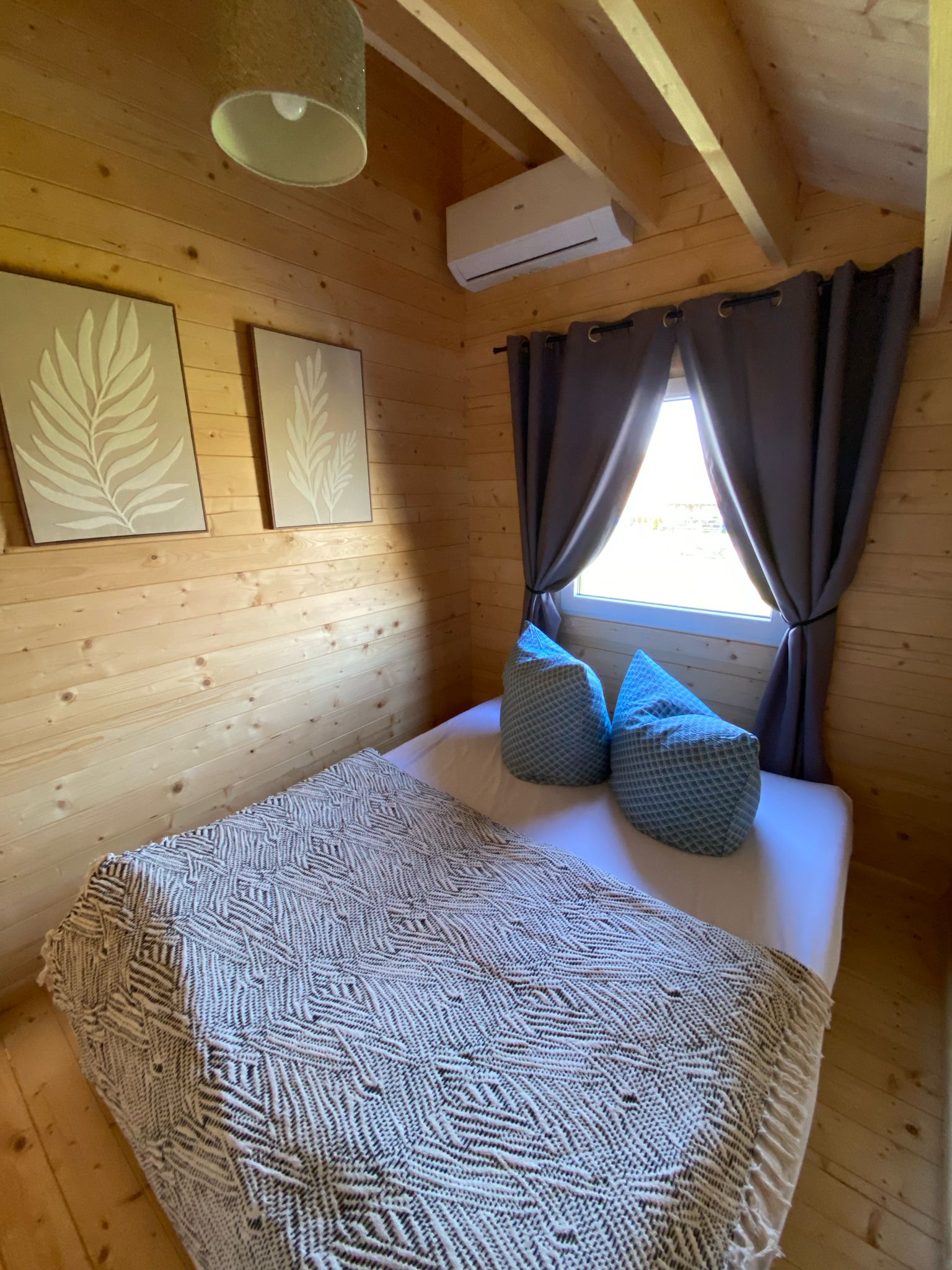 Schlafzimmer mit Doppelbett Ferienhaus Rewalia Relax in Rewal